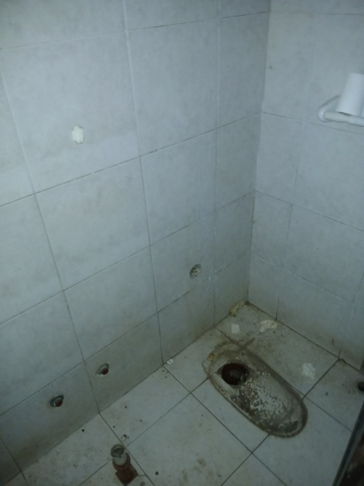 B° MATIENZO: IDEAL INVERSOR VENDO CASA PARA RECICLAR CON 20 MTS DE FRENTE SOBRE LAGUNILLA