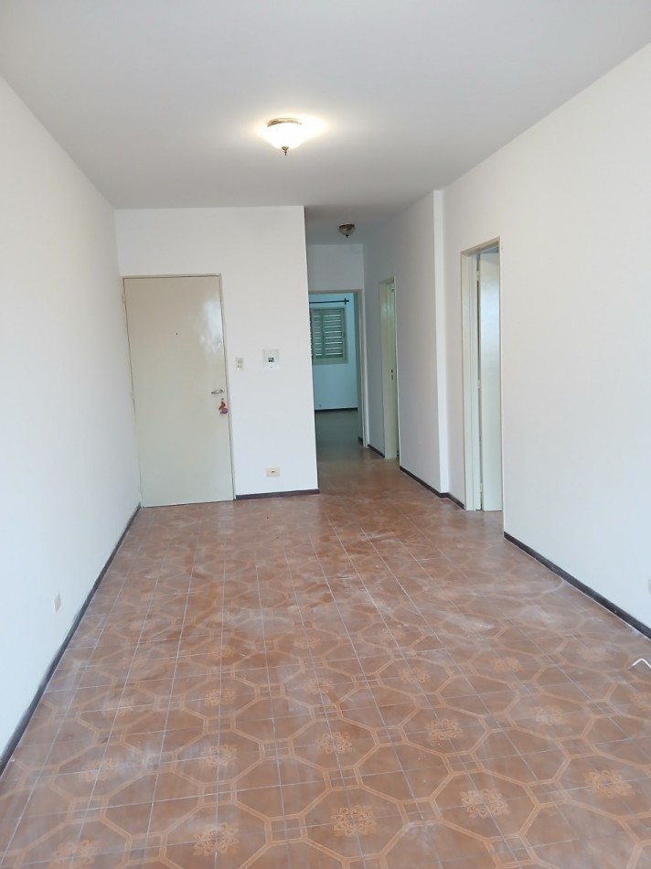 CENTRO: ALQUILO AMPLIO DEPTO DE 1 DORMITORIO A METROS DE CAÑADA