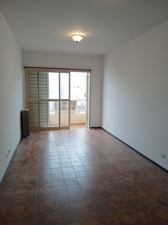 CENTRO: ALQUILO AMPLIO DEPTO DE 1 DORMITORIO A METROS DE CAÑADA