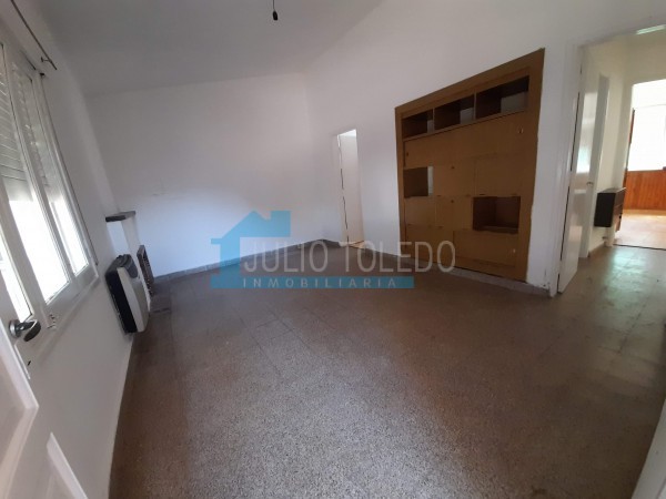 B° LOS NARANJOS: ALQUILO CASA DE 3 DORMITORIOS CON PATIO Y ENTRADA DE AUTOS