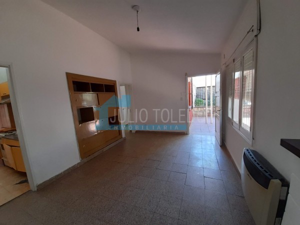 B° LOS NARANJOS: ALQUILO CASA DE 3 DORMITORIOS CON PATIO Y ENTRADA DE AUTOS