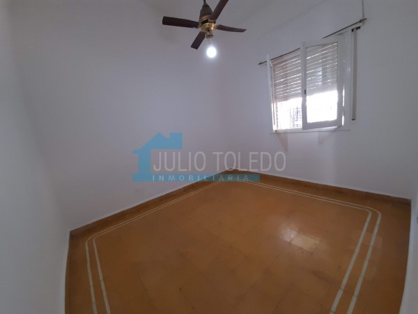 B° LOS NARANJOS: ALQUILO CASA DE 3 DORMITORIOS CON PATIO Y ENTRADA DE AUTOS