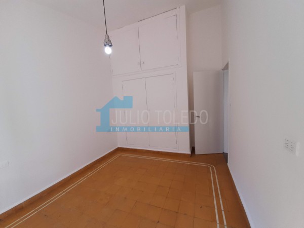 B° LOS NARANJOS: ALQUILO CASA DE 3 DORMITORIOS CON PATIO Y ENTRADA DE AUTOS