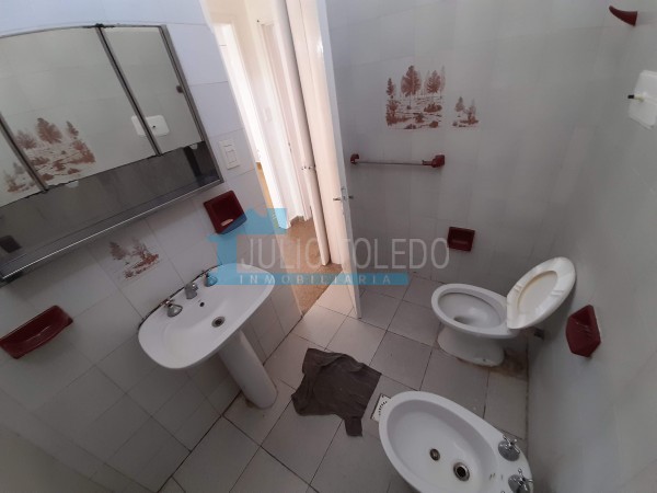 B° LOS NARANJOS: ALQUILO CASA DE 3 DORMITORIOS CON PATIO Y ENTRADA DE AUTOS