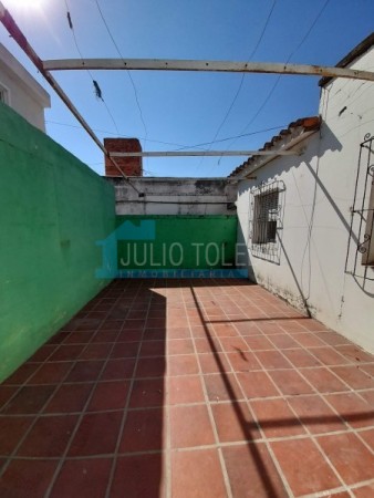 B° LOS NARANJOS: ALQUILO CASA DE 3 DORMITORIOS CON PATIO Y ENTRADA DE AUTOS