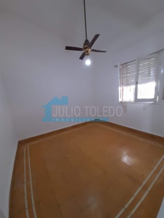 B° LOS NARANJOS: ALQUILO CASA DE 3 DORMITORIOS CON PATIO Y ENTRADA DE AUTOS