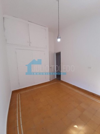 B° LOS NARANJOS: ALQUILO CASA DE 3 DORMITORIOS CON PATIO Y ENTRADA DE AUTOS