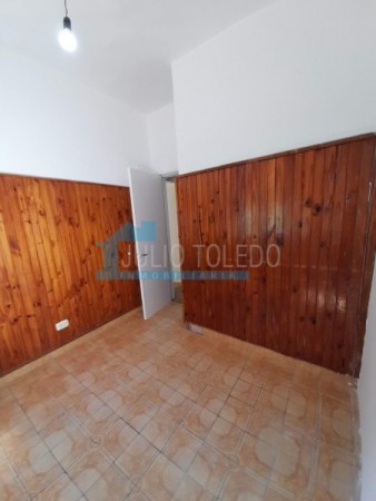 B° LOS NARANJOS: ALQUILO CASA DE 3 DORMITORIOS CON PATIO Y ENTRADA DE AUTOS