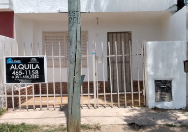 B° ESTACION FLORES: ALQUILO CASA DE 1 DORMITORIO CON PATIO. NO TIENE GARAJE