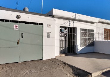 B° VILLA ADELA: ALQUILO AMPLIO LOCAL SOBRE PETTIROSSI