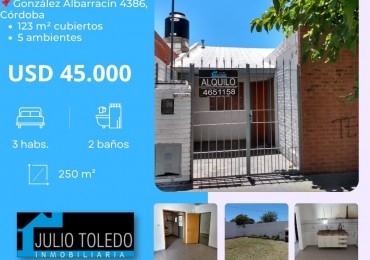 B° SAN ROQUE: VENDO HERMOSA CASA DE 3 DORMITORIOS CON AMPLIO PATIO A METROS DE LA PLAZA 