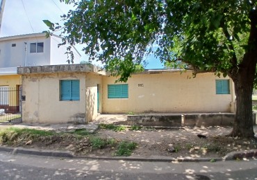 B° SAN ROQUE FRENTE LA PLAZA: VENDO CASA ESQUINA CON CESION DE DERECHOS POSESORIOS DESDE 1989. IMPUESTOS AL DIA