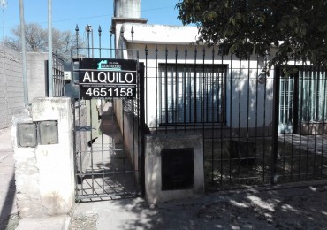 B° ESTACION FLORES: ALQUILO HERMOSA CASA INTERNA DE DOS DORMITORIOS CON PATIO